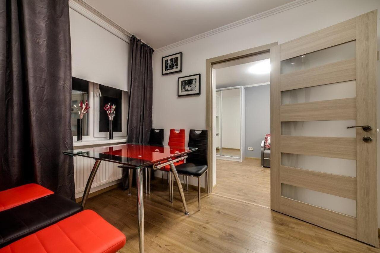 Apartments In Rynok Square ลวีฟ ภายนอก รูปภาพ